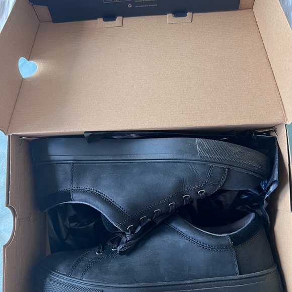 UGG Bayslider Low weather Sz 9.5M - Picture 2 of 3